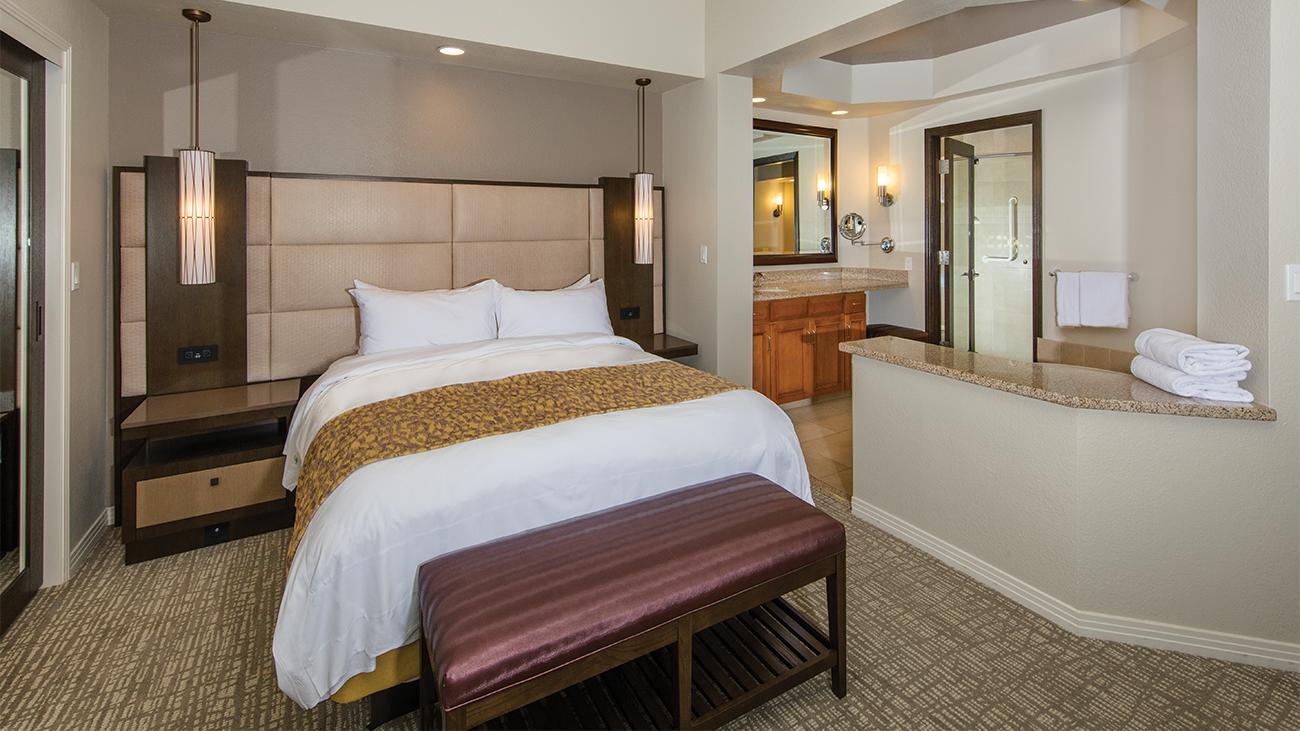Master Bedroom (1- or 2-Bedroom Villa)